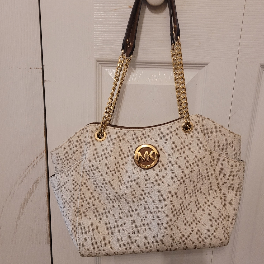 Michael Kors Cream and Gold Shoulder Bag with Chain Strap